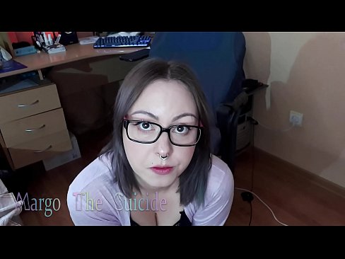 ❤️ Сэксуальная дзяўчына ў акулярах глыбока адсмоктвае фалаімітатар на камеру ❤ Супер сэкс у нас ❌️❤