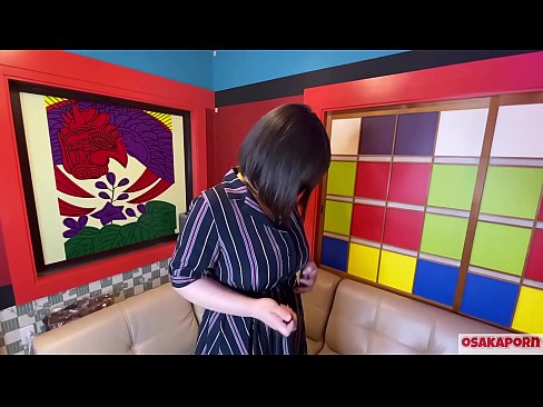 ❤️ Японская мілка з вялікімі сіськамі мастурбуе з дапамогай сэкс-цацак і адчувае аргазм. Яна распавядае ў інтэрв'ю пра свой ебаны вопыт. Вялізныя цыцкі і валасатая шапіках гучна стогнуць. Осакапорн ❤ Супер сэкс у нас ❌️❤